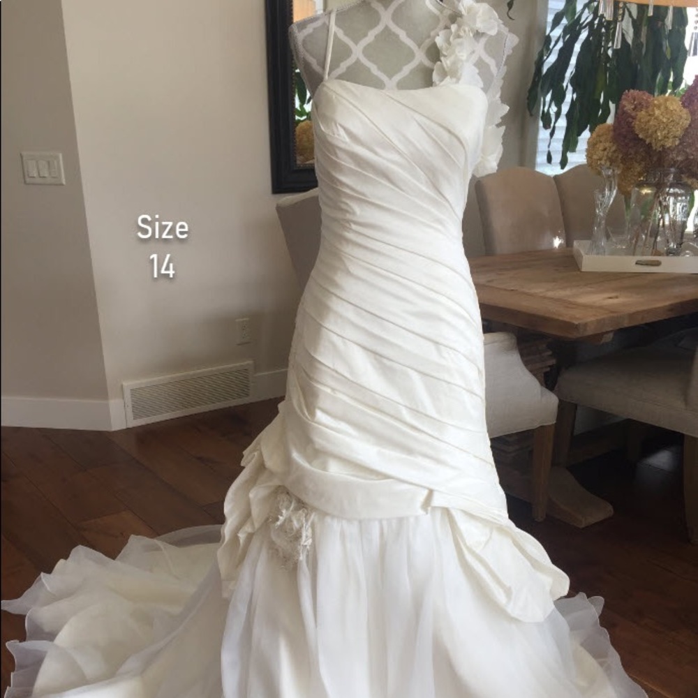 Size 14 One Shoulder Wedding Gown